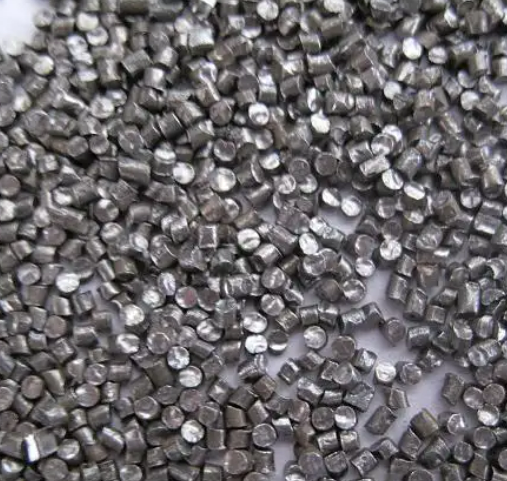 騰博機(jī)械磨料——鋼絲切丸-磨料簡介 騰博鋼絲切丸根據(jù)使用的鋼絲不同分為高碳鋼絲切丸和低碳鋼絲切丸。切成的鋼絲丸未經(jīng)鈍化處理，呈現(xiàn)···